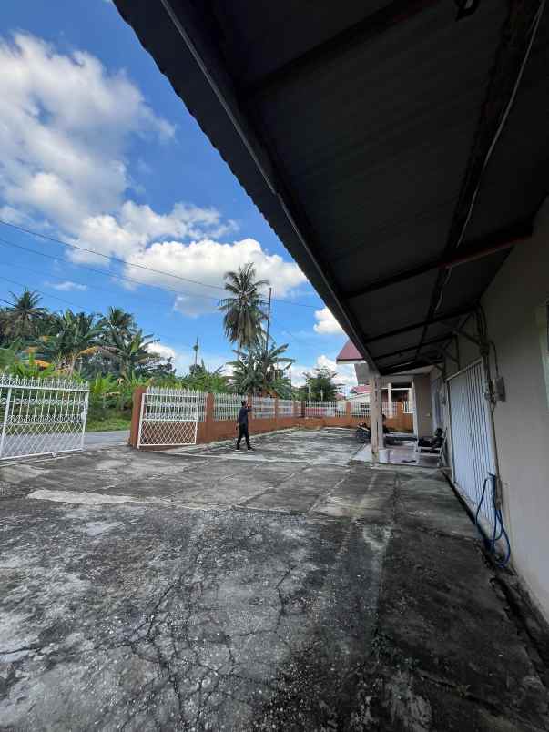 dijual rumah jl sekuntum