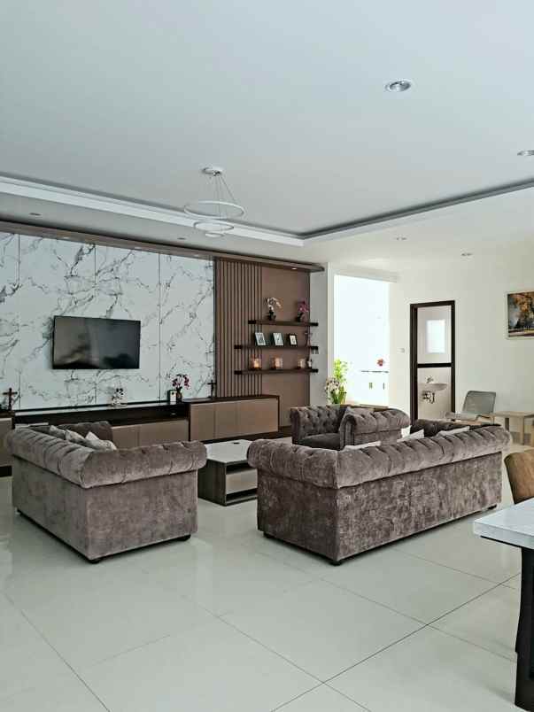 dijual rumah jl setiabudi