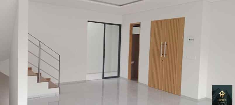 dijual rumah jl setraduta