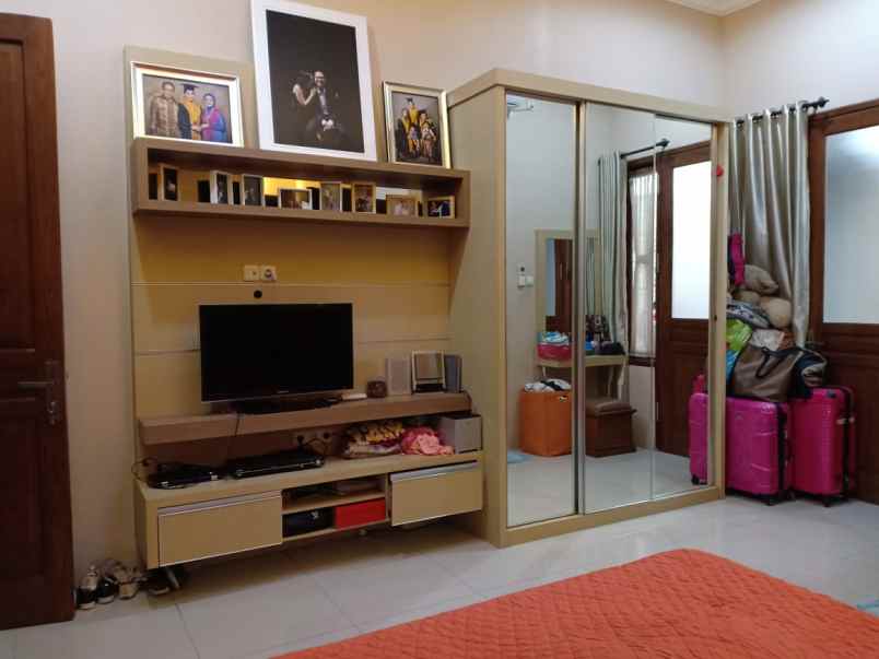 dijual rumah jl simponi karawaitan