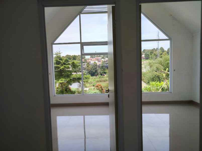 dijual rumah jl sindang palay cigugur