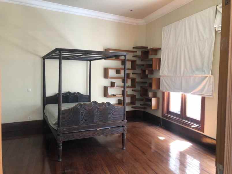 dijual rumah jl tulodong bawah senayan