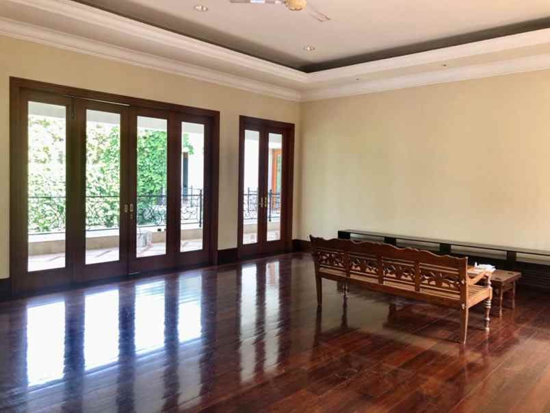 dijual rumah jl tulodong bawah senayan