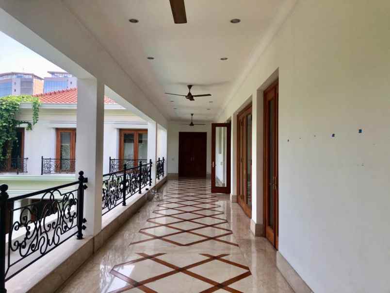 dijual rumah jl tulodong bawah senayan