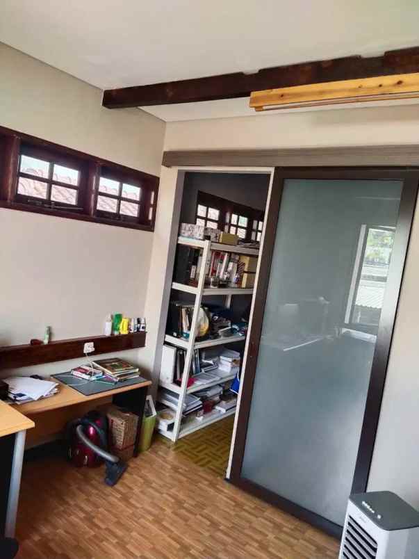 dijual rumah jl warung jati timur