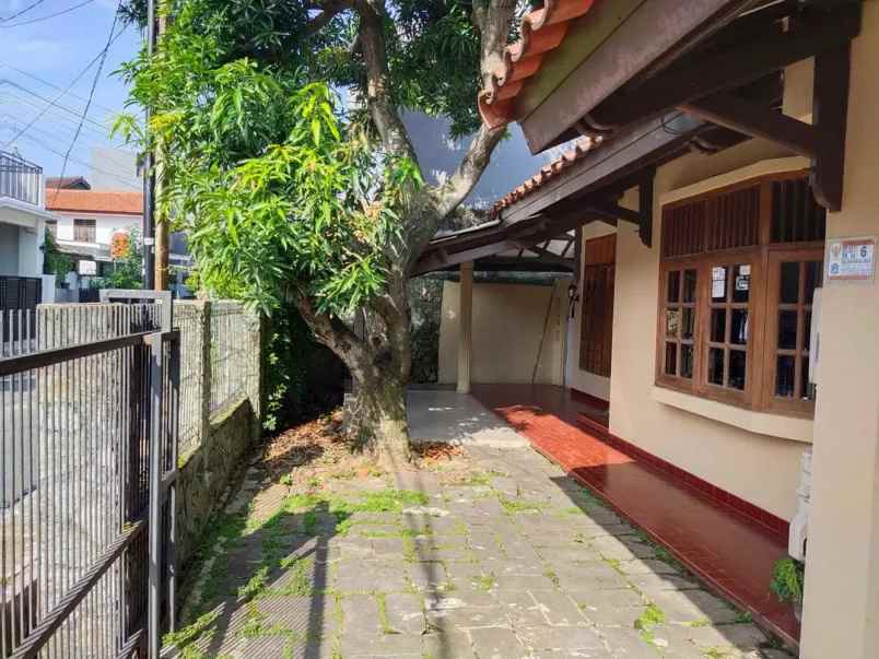 dijual rumah jl warung jati timur