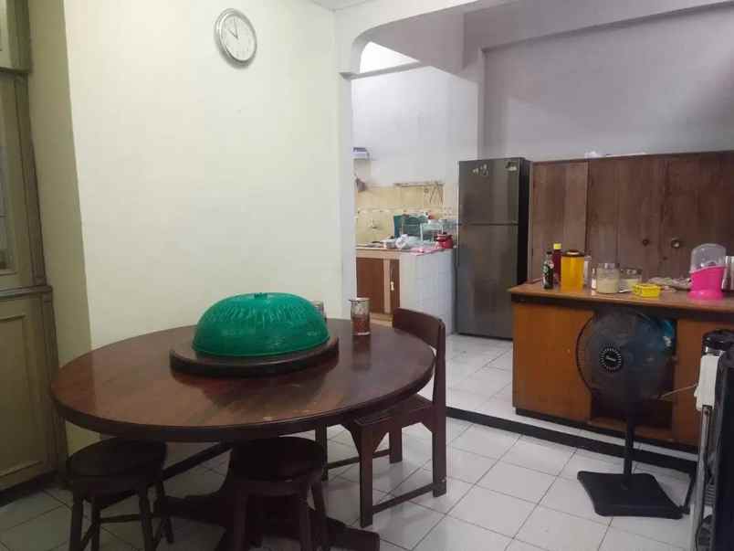 dijual rumah jl warung jati timur