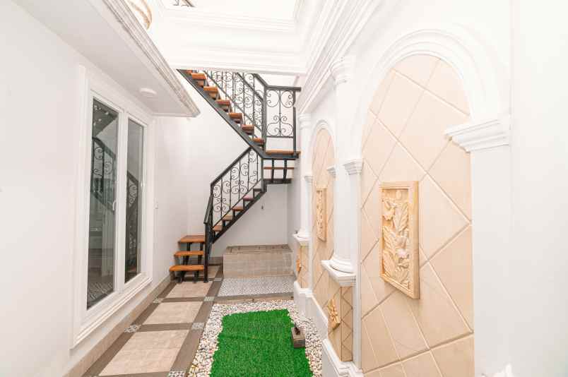 dijual rumah jl warung sila no 30 rt3