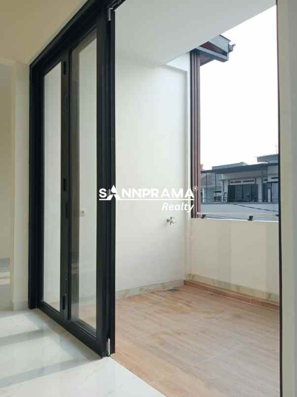 dijual rumah jln nusantara beji depok