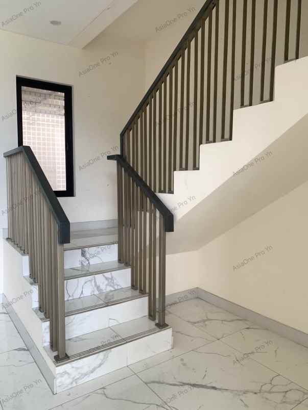 dijual rumah jln semayang cluster