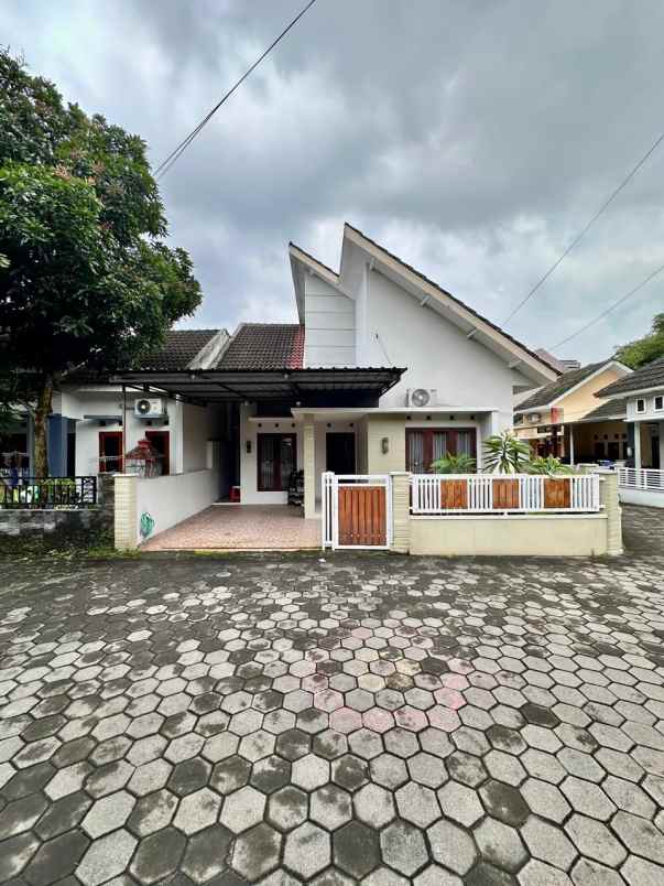 dijual rumah jombor