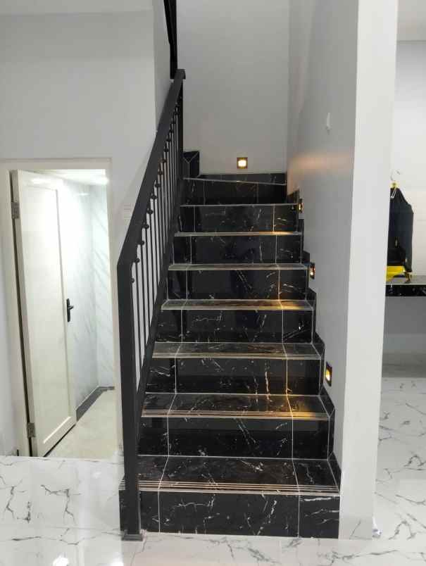 dijual rumah kalibaru cilodong depok