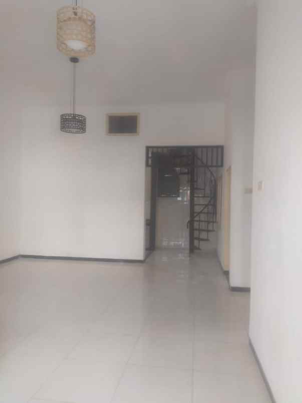 dijual rumah karang empat