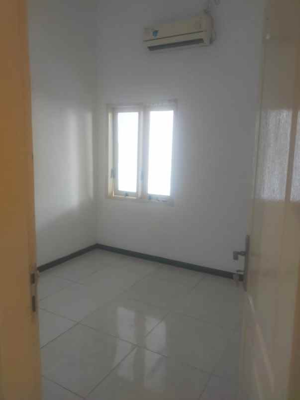 dijual rumah karang empat