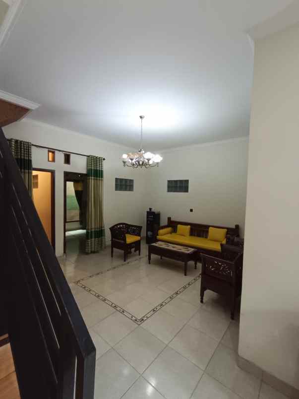 dijual rumah kavling sariwangi full bangunan 3 lantai