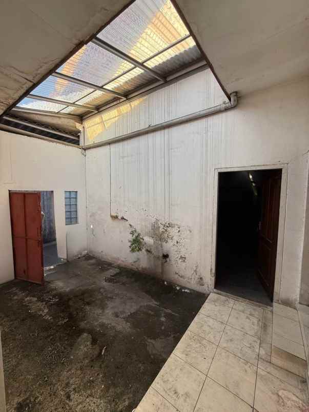 dijual rumah kedung cowek