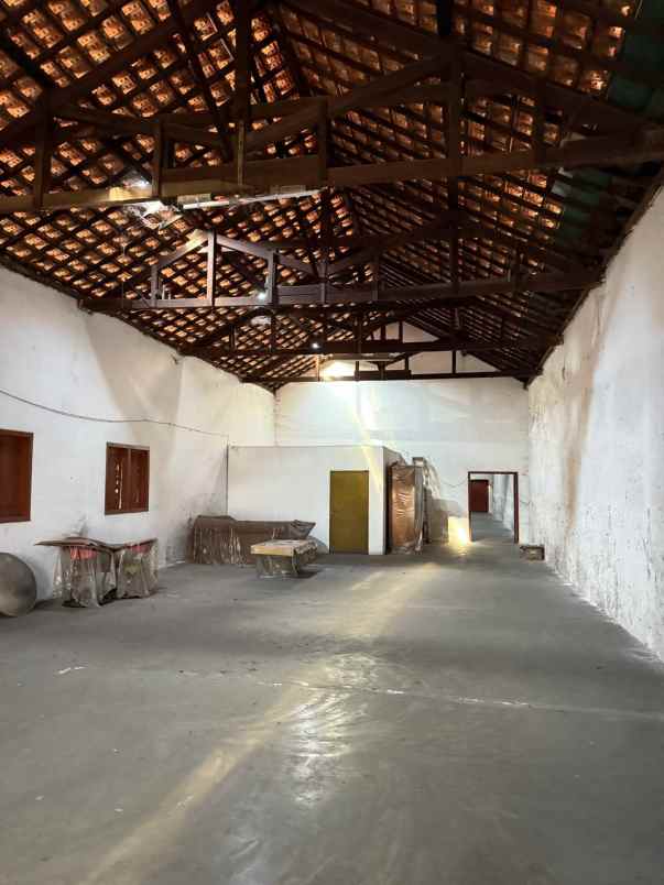 dijual rumah kedung cowek