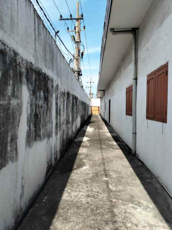 dijual rumah kedung cowek