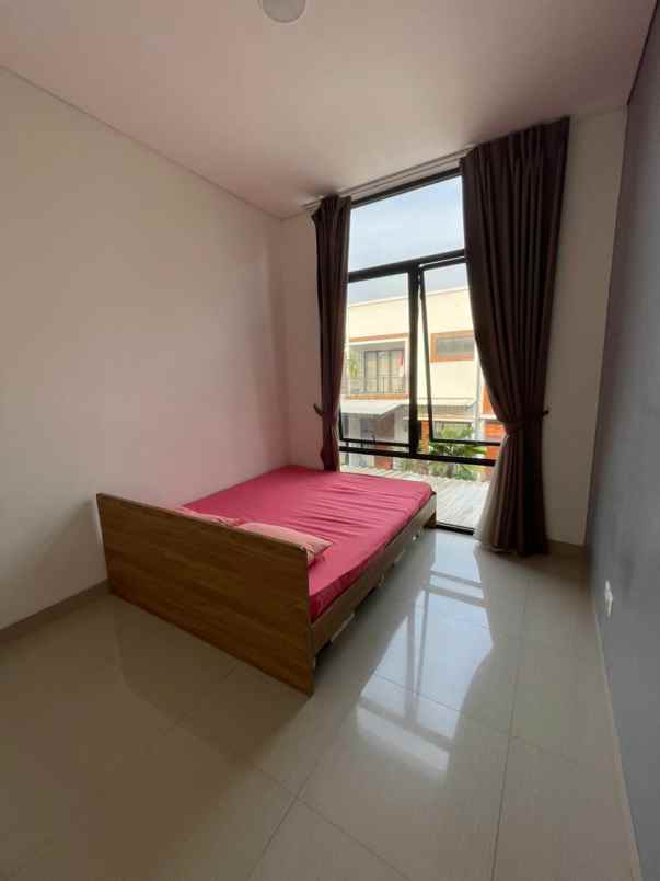 dijual rumah kelapa dua