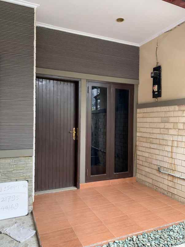 dijual rumah kelapa molek