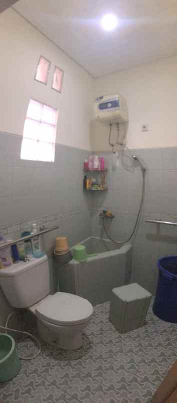 dijual rumah keluarga area regol