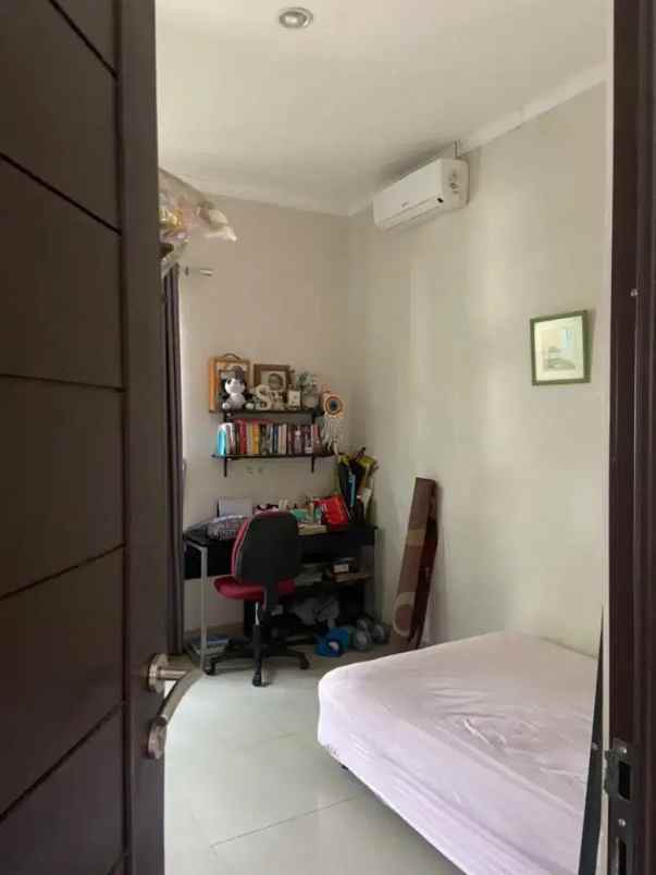 dijual rumah kencana loka bsd