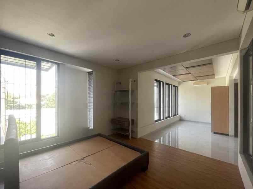 dijual rumah ketintang