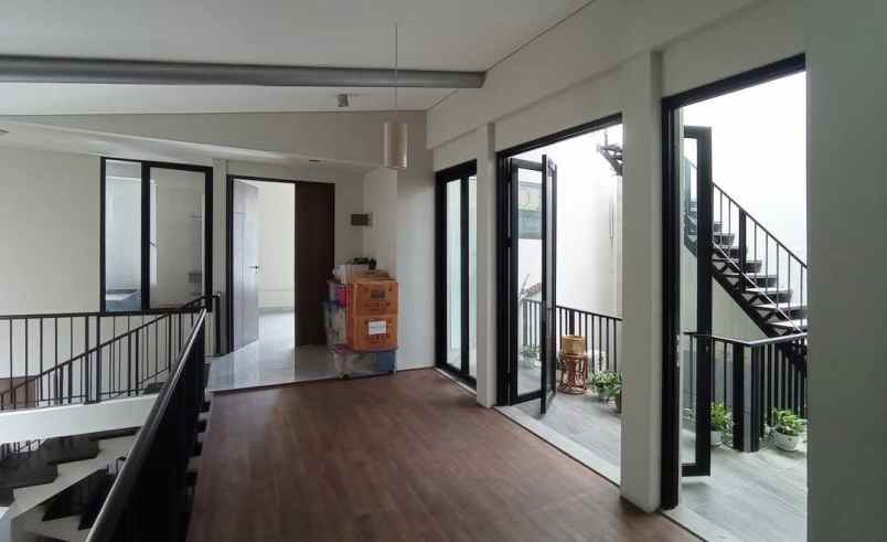 dijual rumah ketintang