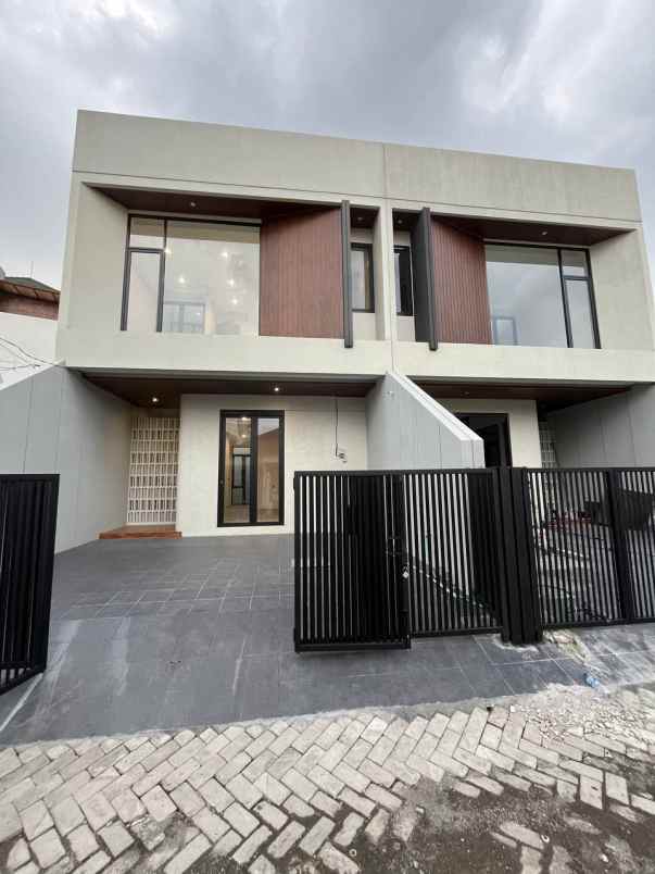 dijual rumah klampis semolo