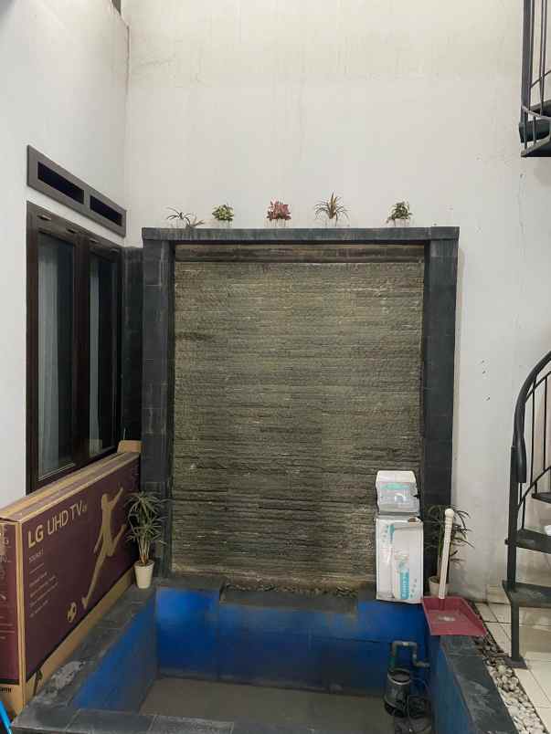 dijual rumah komplek buana soeta