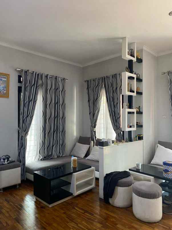 dijual rumah komplek buana soeta