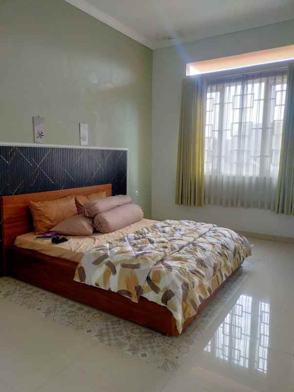 dijual rumah komplek cisaranten kulon