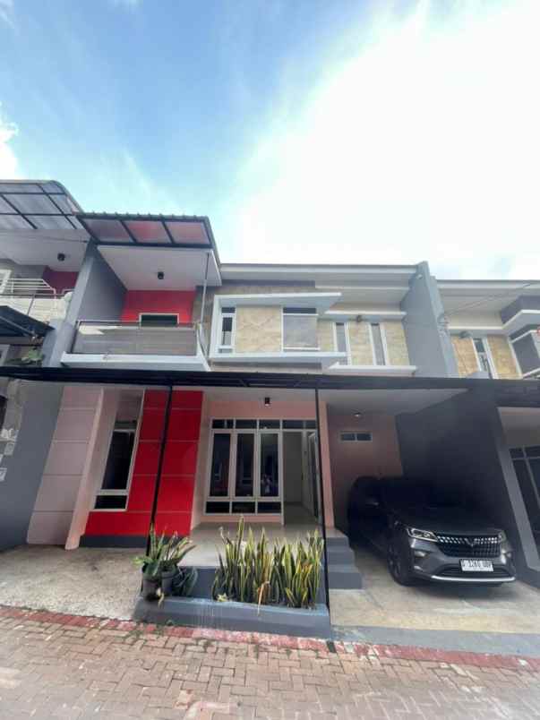 dijual rumah komplek citeureup 8 menit pemkot cimahi
