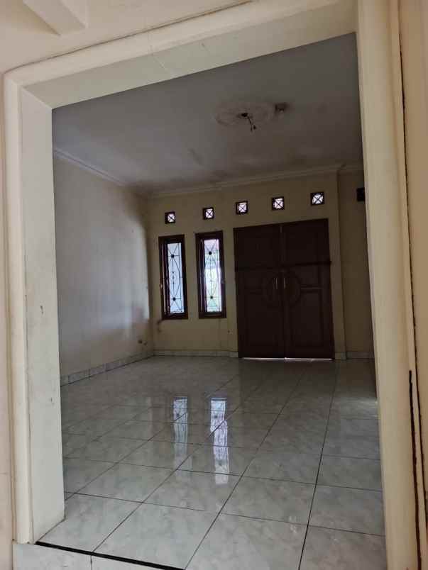 dijual rumah komplek daerah antapani
