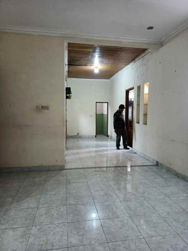 dijual rumah komplek daerah antapani