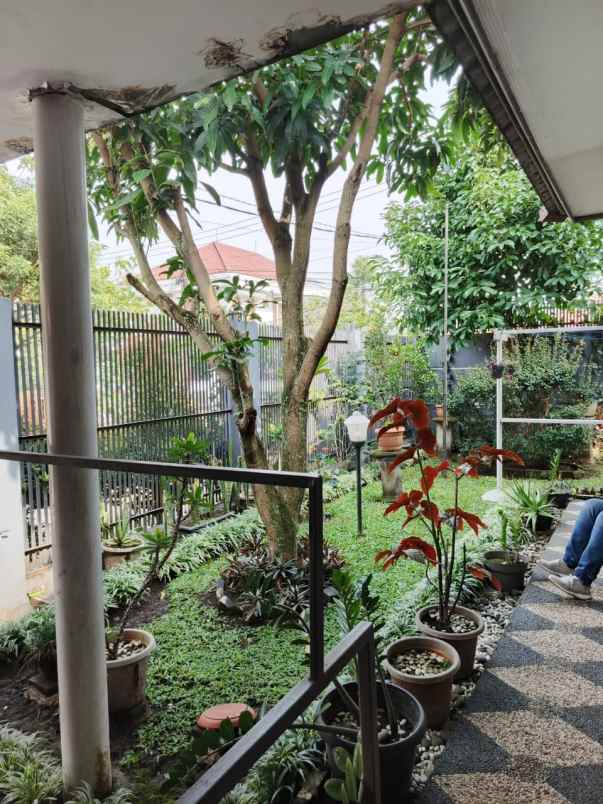 dijual rumah komplek daerah antapani