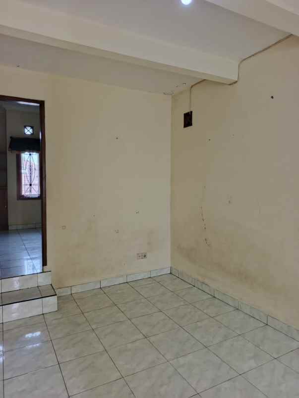 dijual rumah komplek daerah antapani