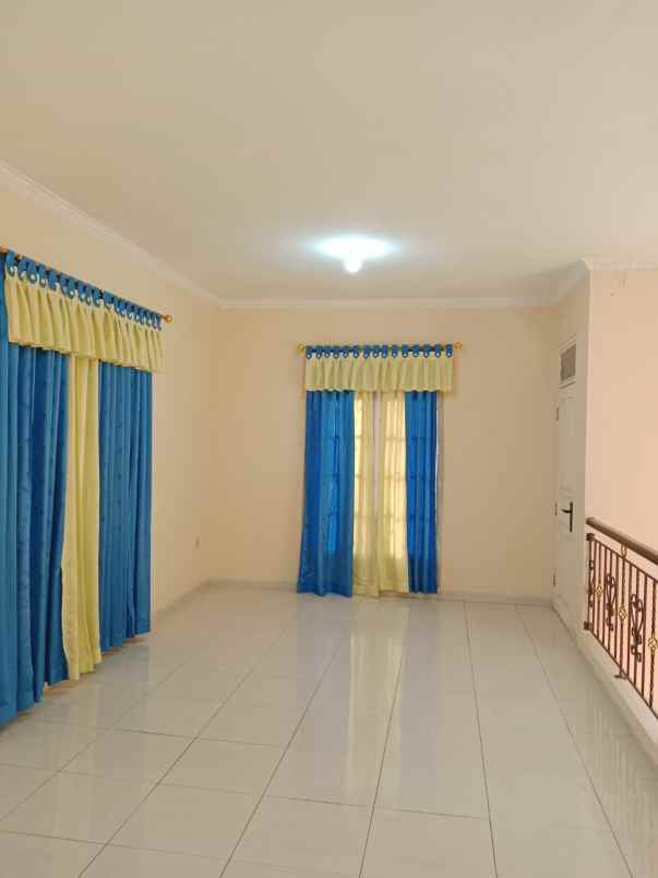 dijual rumah komplek hook di cikokol kota tangerang