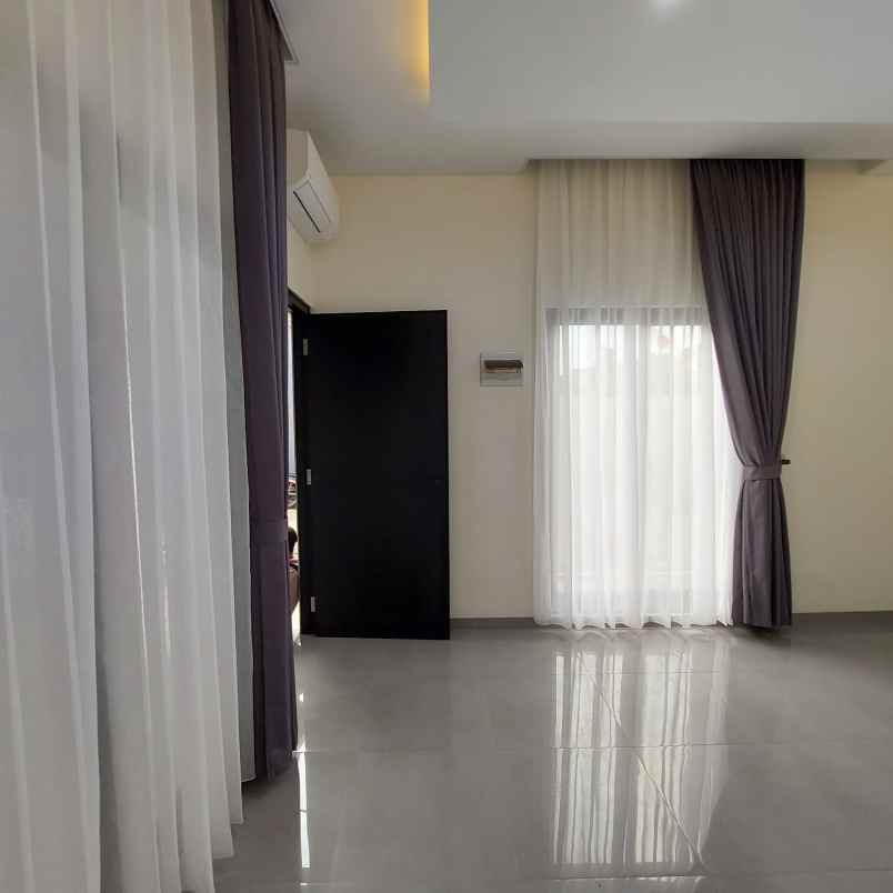 dijual rumah komplek margahayu permai