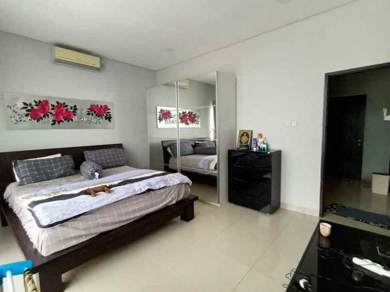 dijual rumah komplek sarijadi