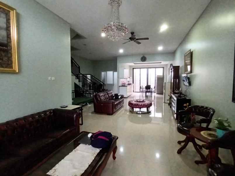 dijual rumah komplek sarijadi