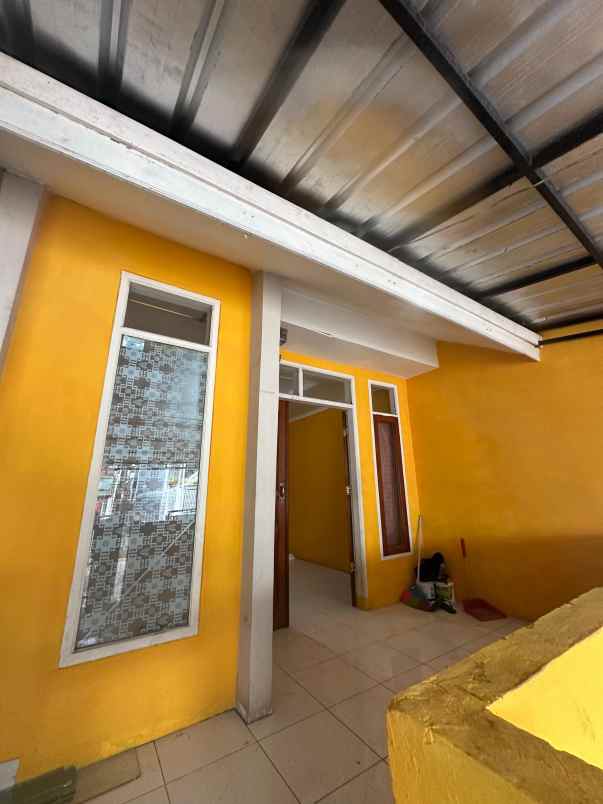 dijual rumah komplek sariwangi
