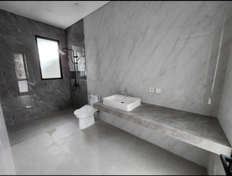 dijual rumah komplek setra duta cluster