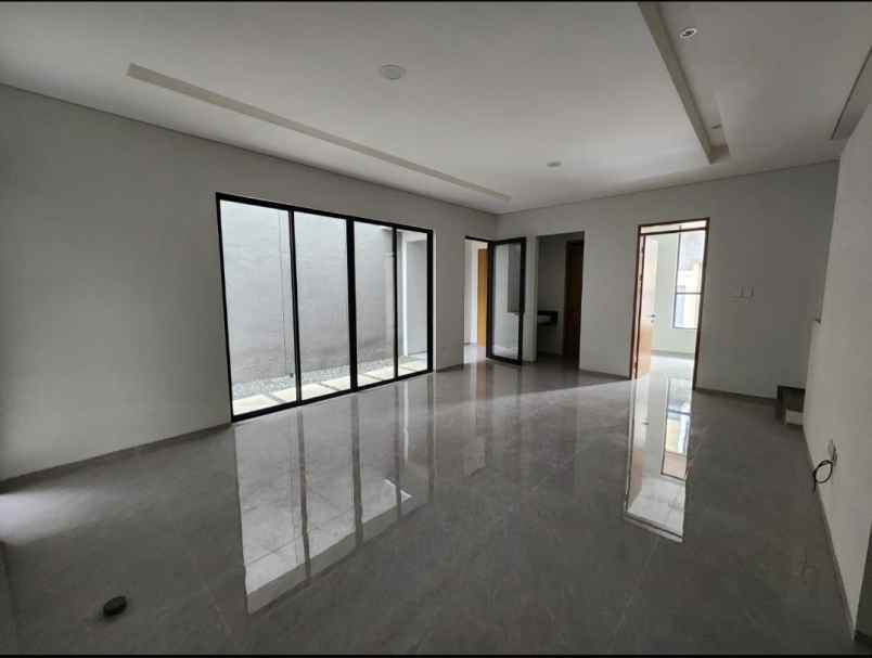 dijual rumah komplek setra duta cluster