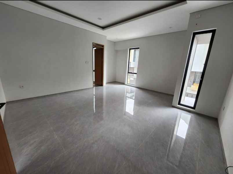 dijual rumah komplek setra duta cluster