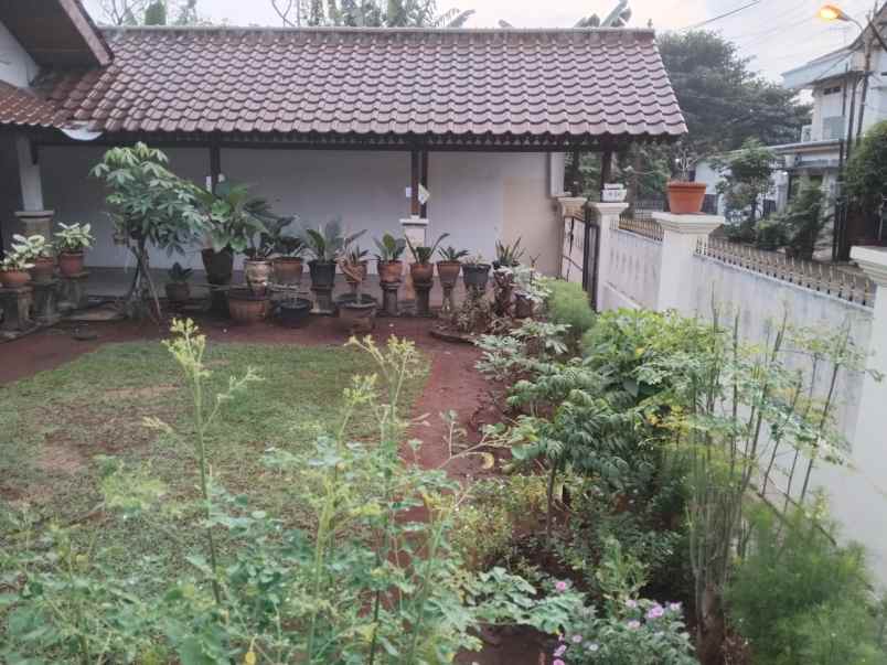 dijual rumah komplek strategis di kota bekasi