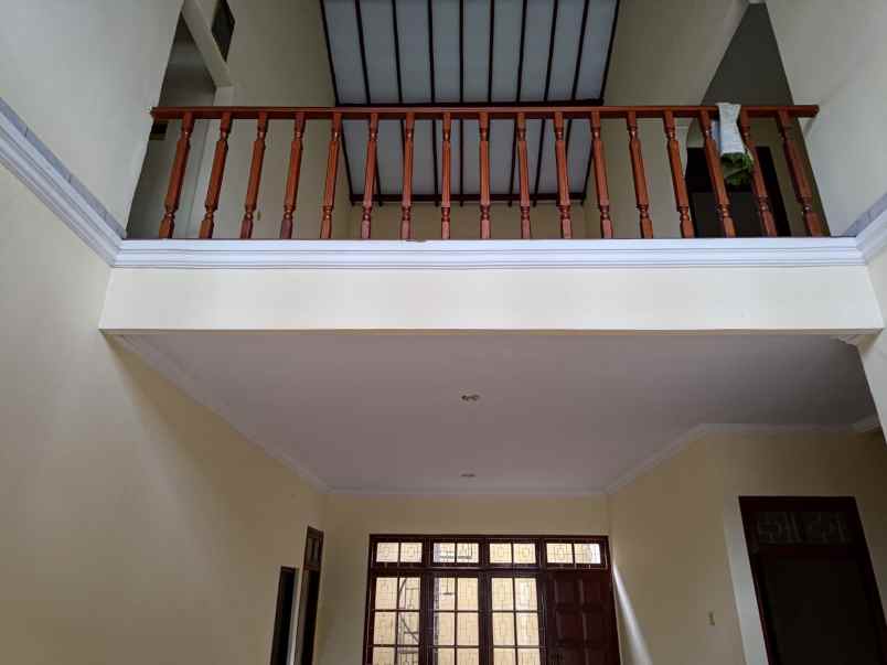 dijual rumah kreo