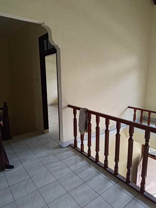 dijual rumah kreo