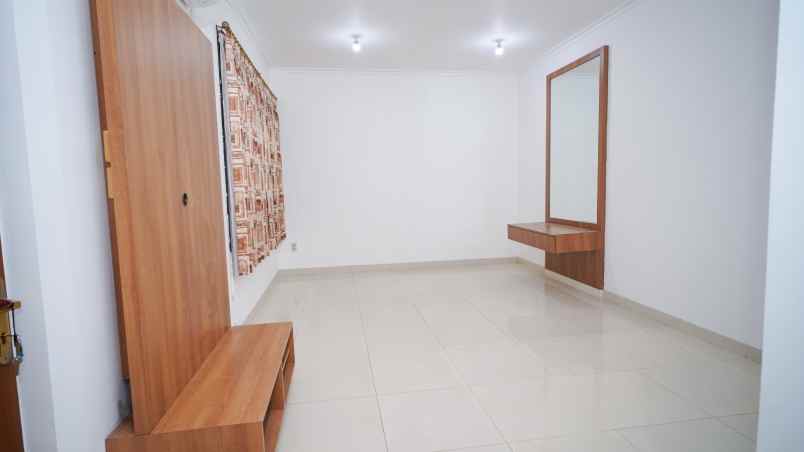 dijual rumah krukut taman sari jakarta
