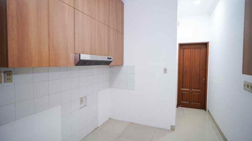 dijual rumah krukut taman sari jakarta